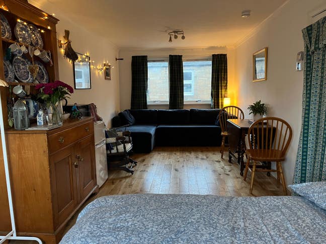 Large Bright Double Room in a Cosy House!  Main Photo