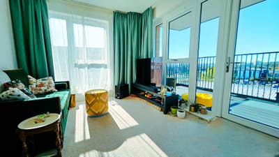 ⚡ Sunny Ensuite Double - cleaner & bills Inc Main Photo