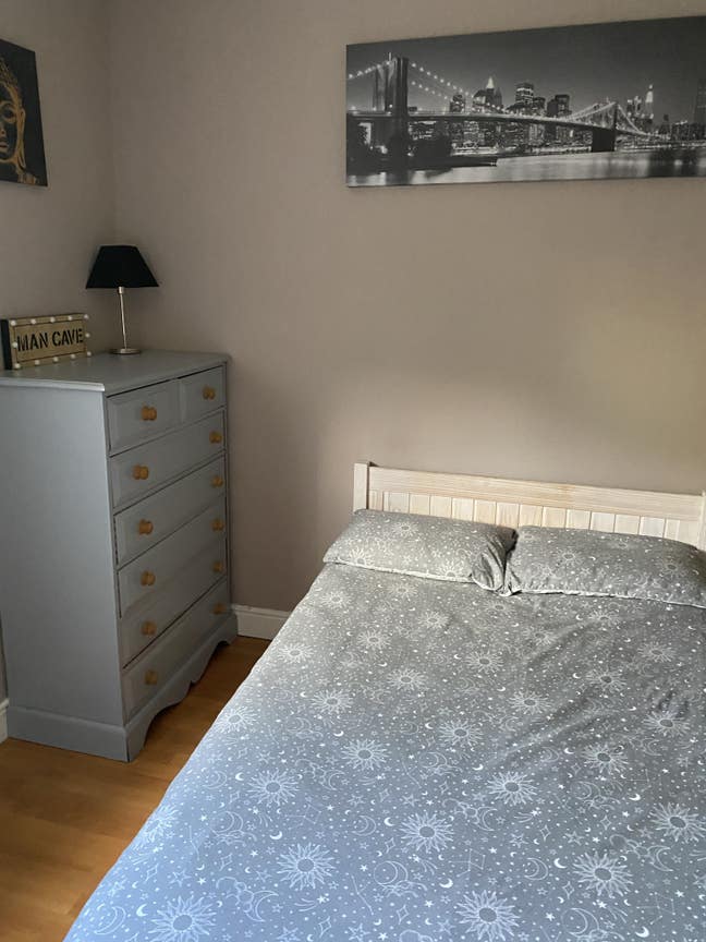 Large Double Bedroom in lovely well kept House Main Photo