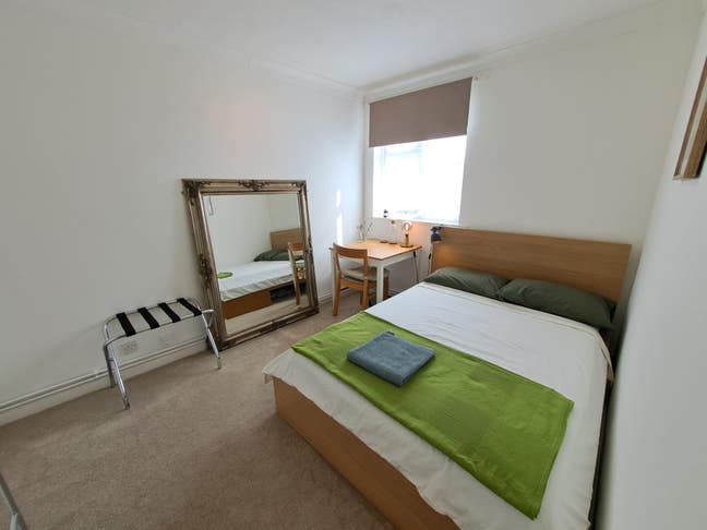 Quiet, double room near East Croydon station Main Photo