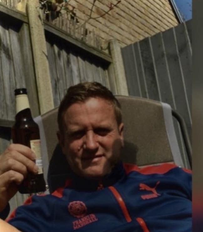 I am a professional male aged 48....I am look... Main Photo