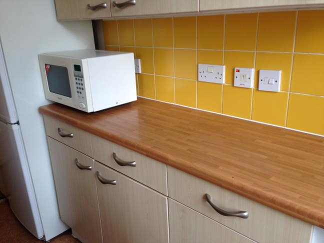 One single room in Charlton flat Main Photo