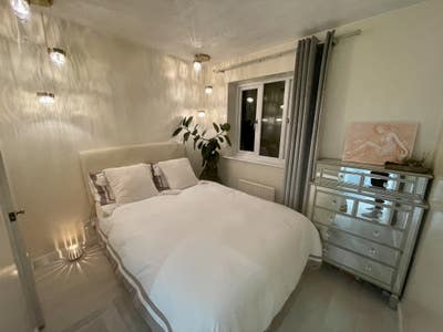 Double room in maidenbower all bills included Main Photo