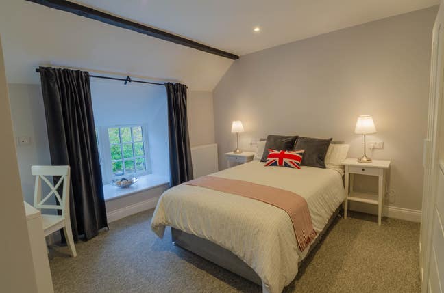 Large en-suite Town centre close to YDH & Leonardo Main Photo