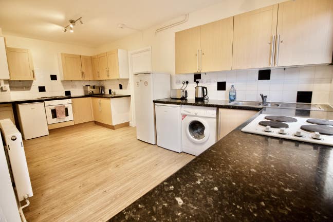 Small Ensuite double in Quiet, Friendly House.  Main Photo