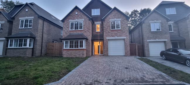 **Luxurious Master Double Bedroom W/En-Suite!!** Main Photo