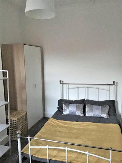 Cozy Double Room in a Beautiful 4-Bed House Share Main Photo