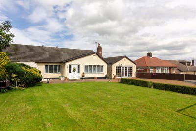2X 2  Double Bedroom Apartment in a Large  House  Main Photo