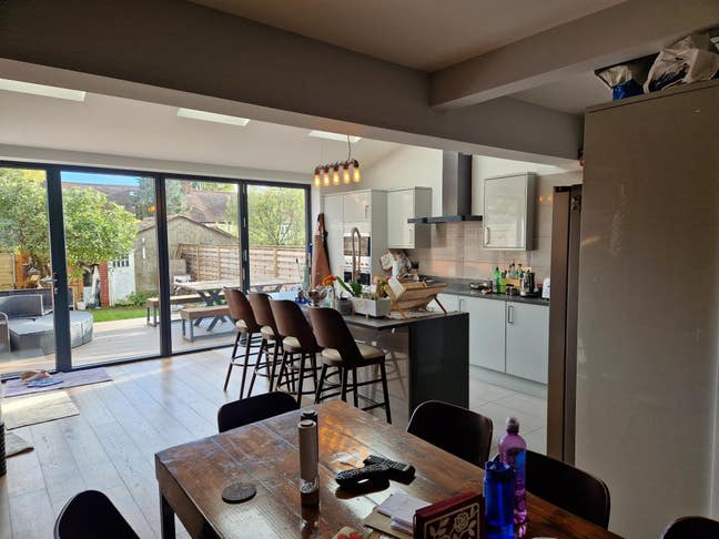 1 Lg Dbl Rm, in a large open plan home in W3  Main Photo