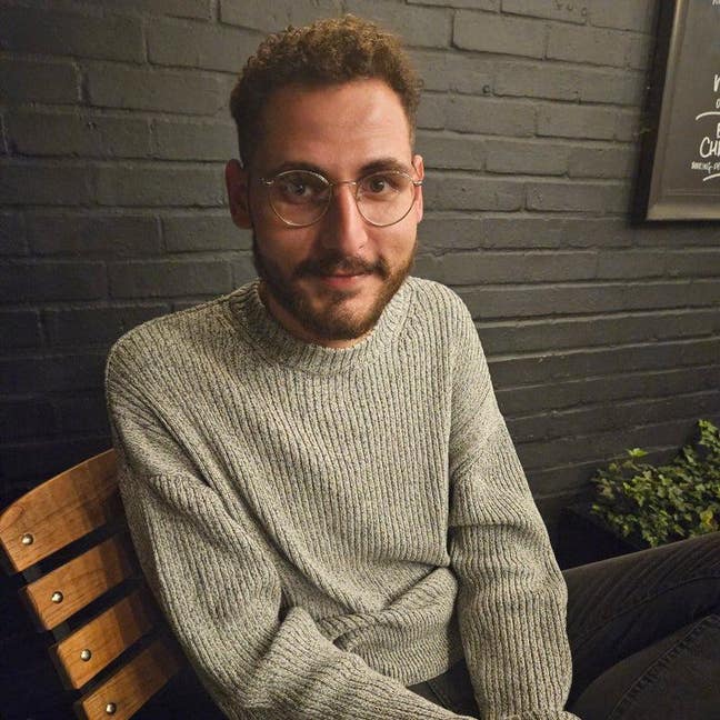 I am a professional male aged 29. I am lookin... Main Photo