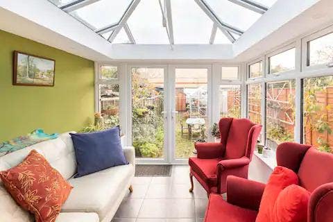 Single Room in Beautiful House Close to Station Main Photo