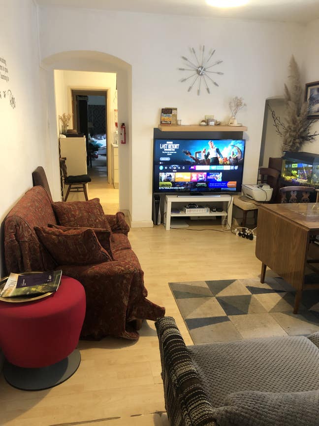 1/2 of house close Victoria park & Leicester Uni Main Photo