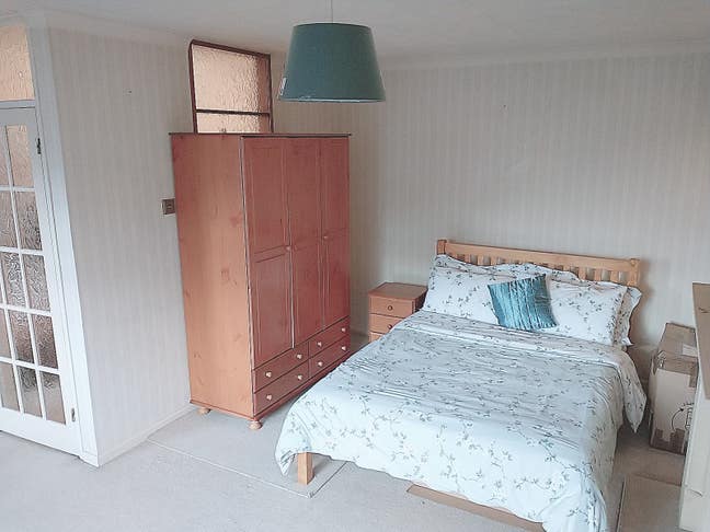 A large bright double furnished room  Main Photo