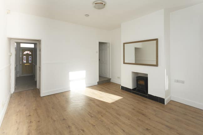 Renting Whole House - 3 Bedroom ST4 - &pound;950 PCM Main Photo