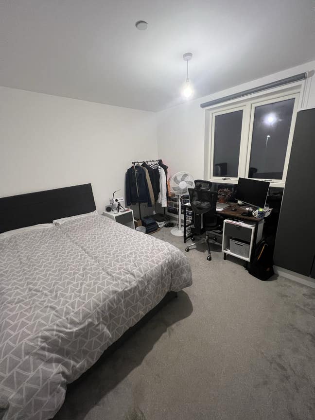 Double Bedroom available Main Photo