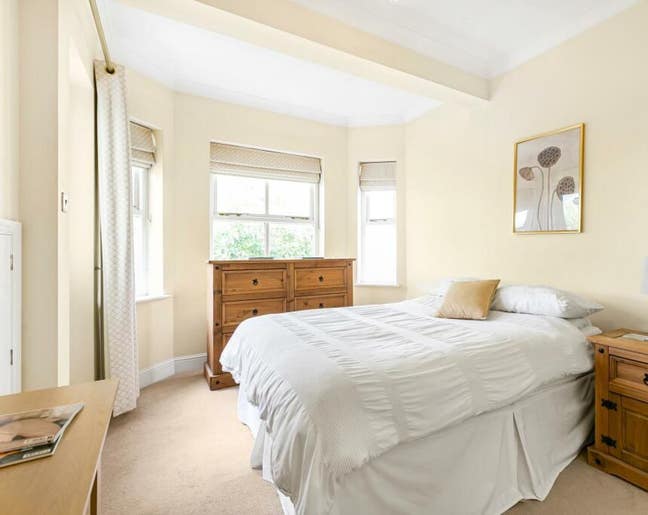 Spacious Ensuite Room + Balcony in Central Putney  Main Photo
