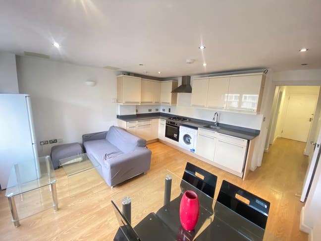 1 Bed Flat in Canary Wharf Main Photo