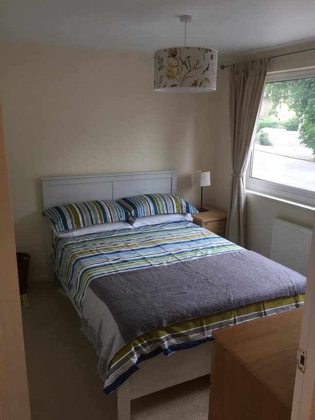 Pleasant room in relaxed shared house.  Main Photo