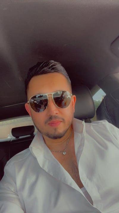 I am a professional male aged 31. I am lookin... Main Photo