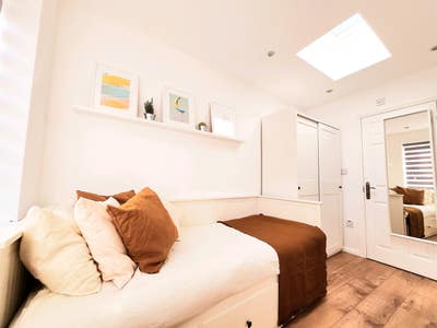 Private Studio-Style Ensuite Room –Own Kitchenette Main Photo