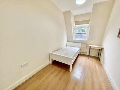 Single Room to let- Finchley Central N3  Main Photo
