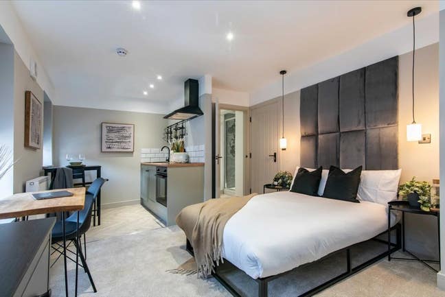 Five Stunning Studios Main Photo