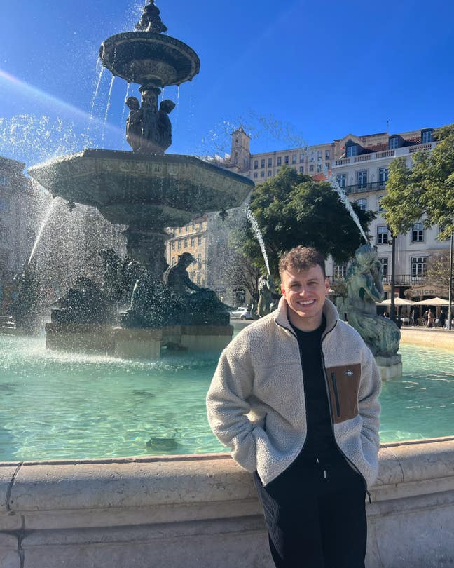 Looking for a room Main Photo