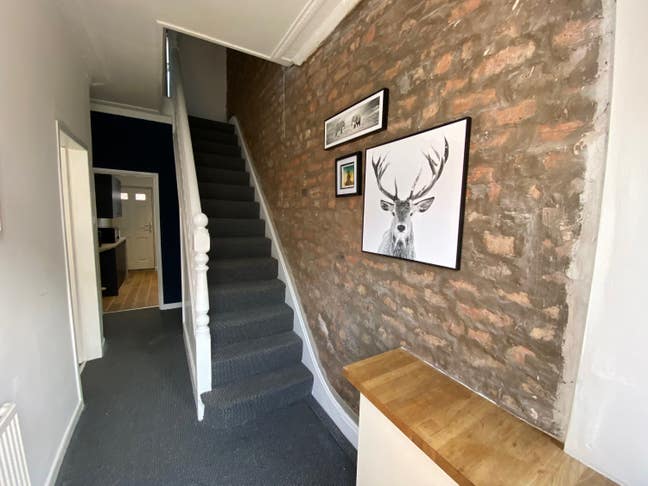 Beautiful en suit rooms off smith-down rd  Main Photo