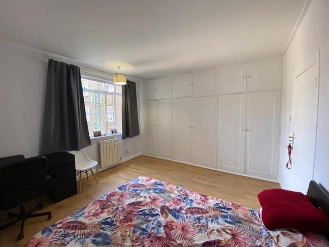 Bright & Large Double Room Main Photo