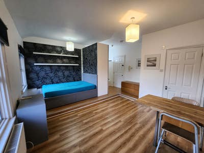 Top Floor Studio Flat W Garden - All Bill Included Main Photo