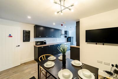 ⭐️Large Studio Room ⭐️Great Location ⭐️ Main Photo