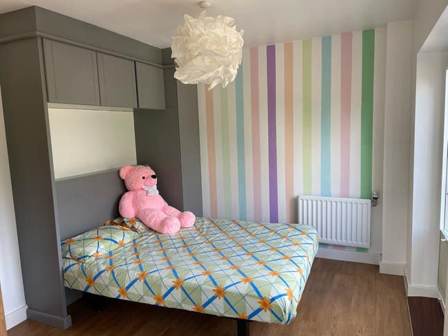 Fully Furnished Large Double Bedroom to Rent/Share Main Photo