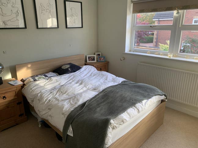 Double Room for Rent in Detatched Downend House Main Photo