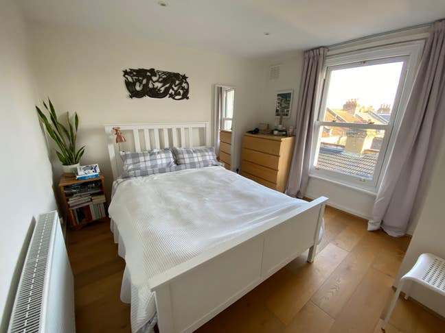 Beautiful flat with terrace&great transport links Main Photo