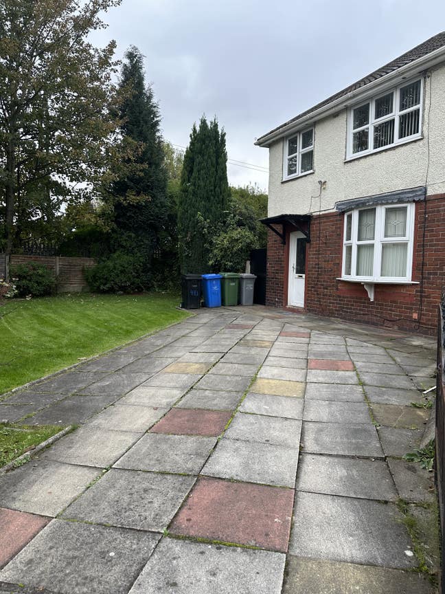 Amazing 3 Bedroom House Available  Main Photo