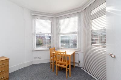 Large Double Room with Balcony - Bills Included Main Photo