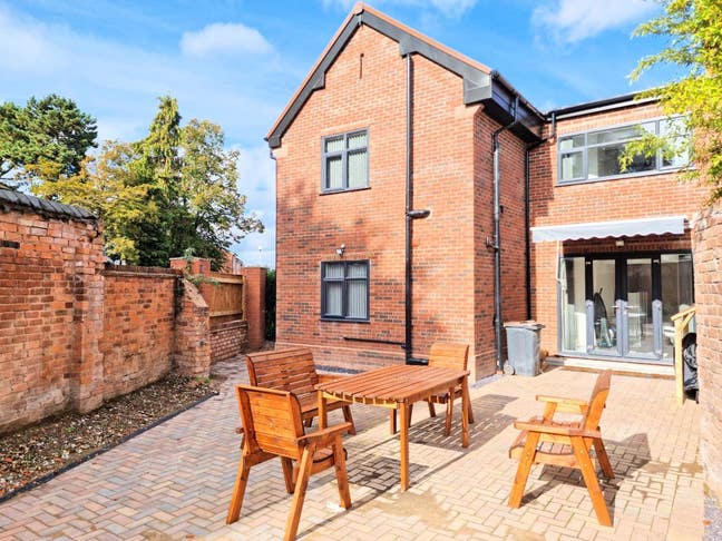 ** New Luxury Studios in Moseley -No Bills to Pay! Main Photo
