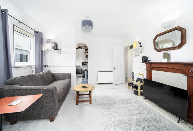 Bedroom and Entire Flat in City Center. Main Photo