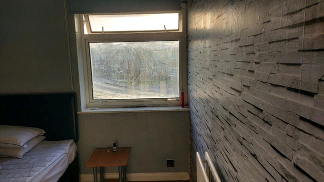 Clean spare room for rent Main Photo