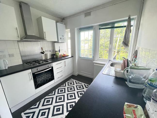 Two Bedroom flat to rent in North Finchley N12  Main Photo
