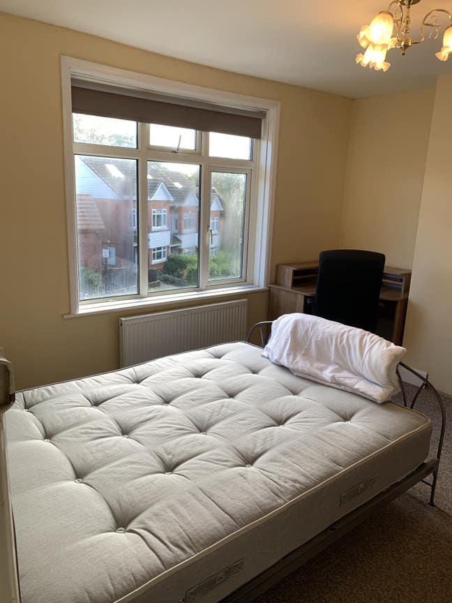 large double room with own lounge near gen hosp Main Photo