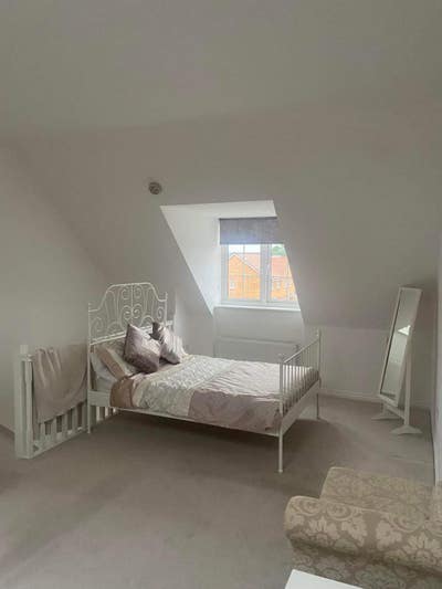 Large double room. Easy access to Harwell Campus Main Photo