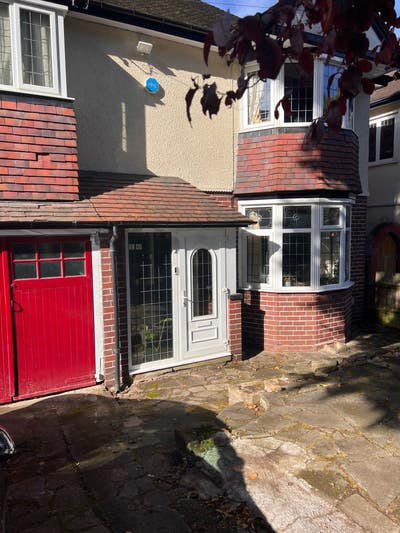 Room for rent in shared house, 3 miles from town Main Photo