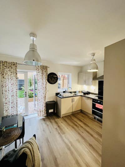 Large Double Room - Ground Floor Main Photo