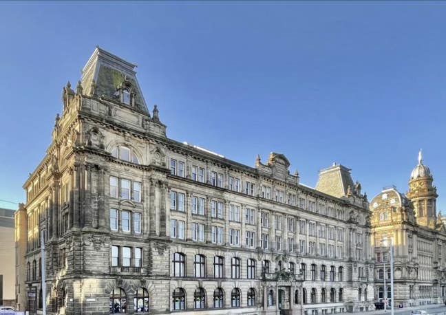 Spacious room in an Iconic City Centre Building Main Photo