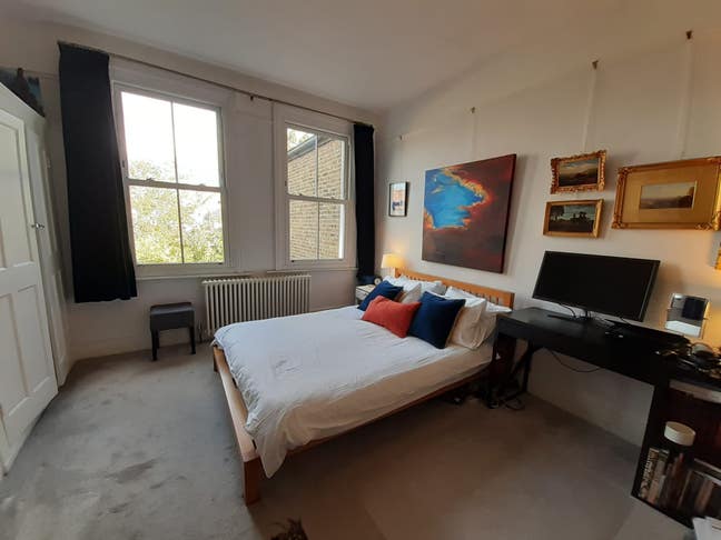 Large room in a Beautiful home Main Photo