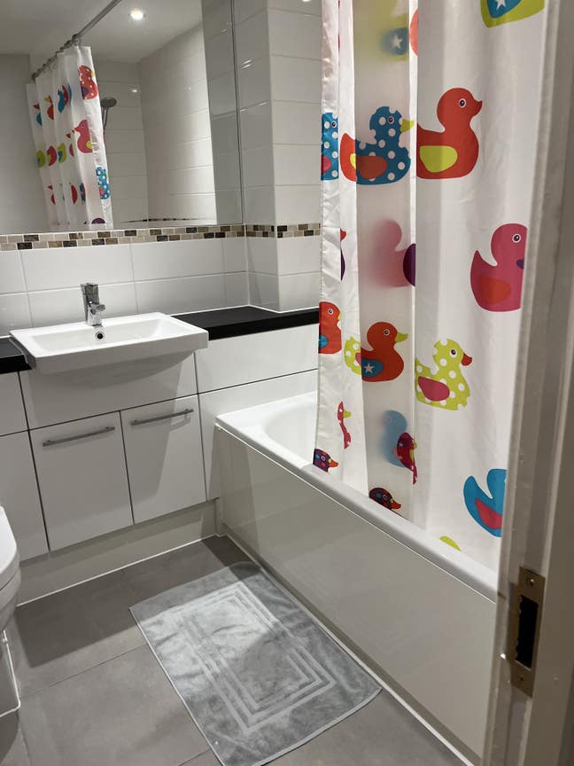 Single room in shared house  Main Photo