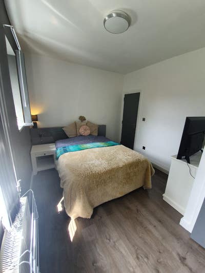 Beautiful double en suite  all bills included. Main Photo