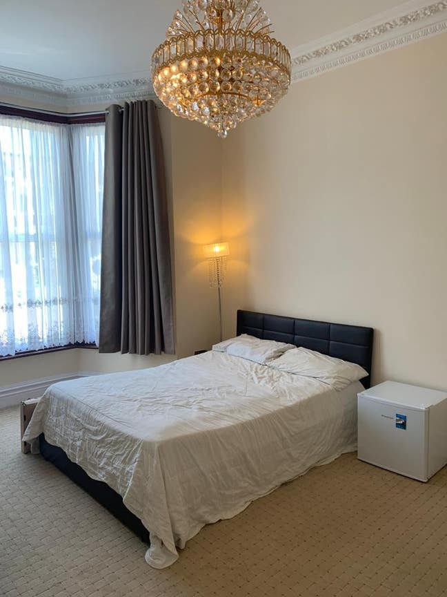 Clean, affordable room in town centre   Main Photo