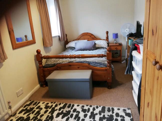 Spacious Rooms in 3 Bed House in a Gated Courtyard Main Photo